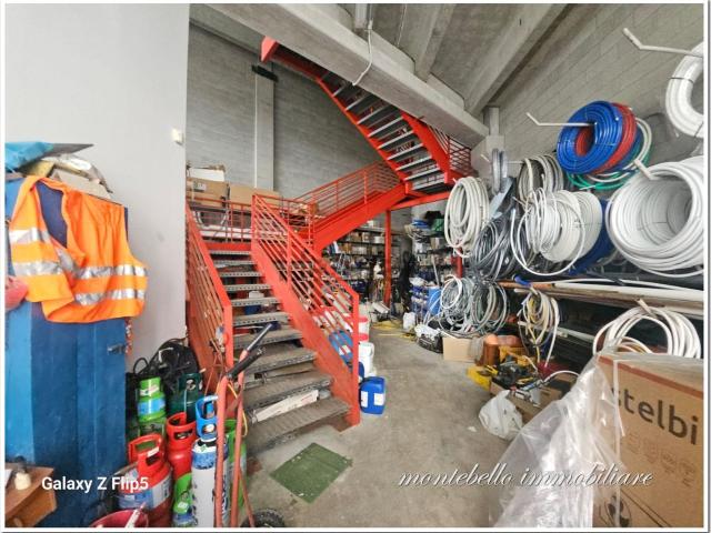 Capannone in vendita di 185 m² in Via Cimarosa