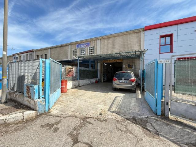 Capannone in vendita di 185 m² in Corso del Mezzogiorno