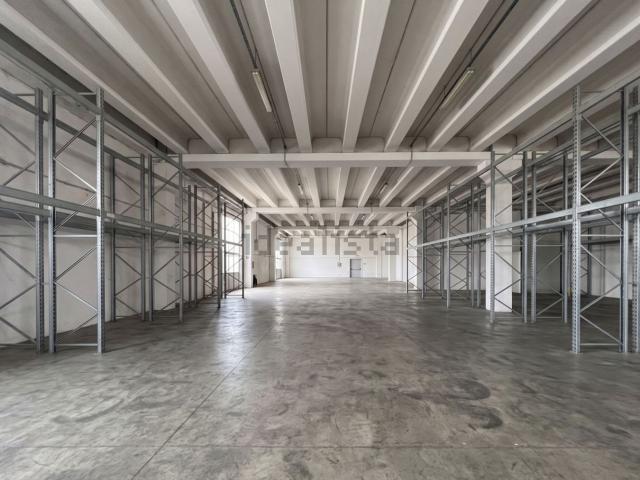 Capannone in vendita di 1860 m²