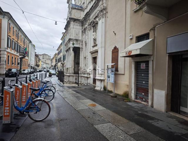 Capannone in vendita di 18 m² in Corso Martiri della Libertà, 34
