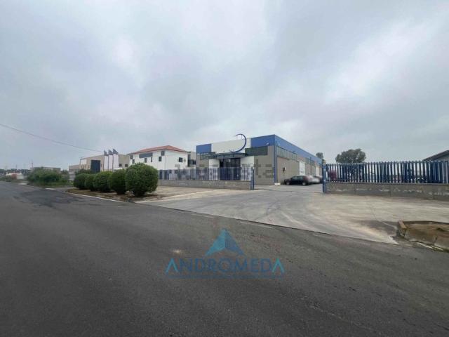 Capannone in vendita di 1900 m²