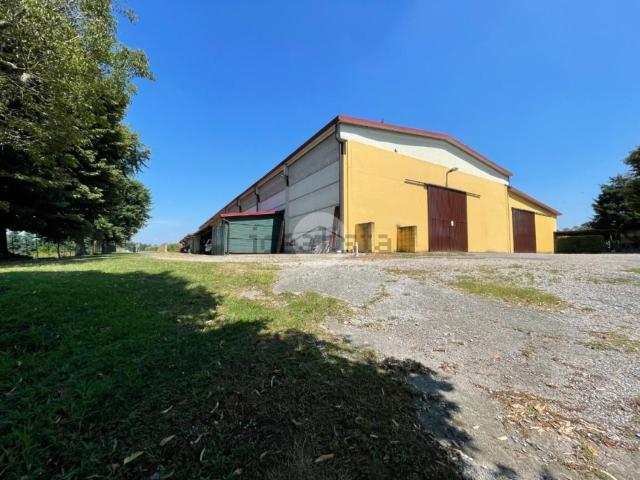 Capannone in vendita di 1900 m² in Via della Piarda, 16
