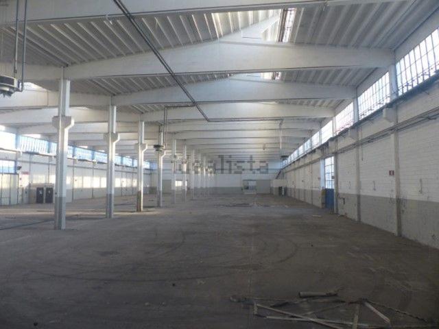 Capannone in vendita di 1900 m² in Via Privata Carlo Reale, 15