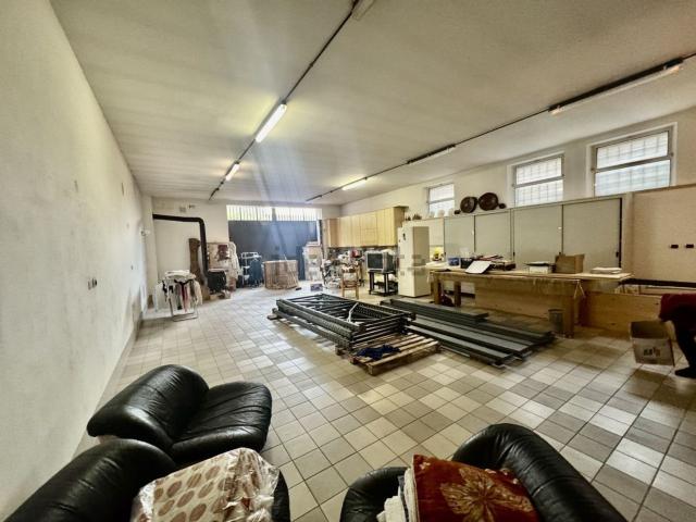 Capannone in vendita di 1903 m²