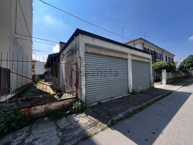 Capannone in vendita di 190 m² in Via Carlo Mascaretti