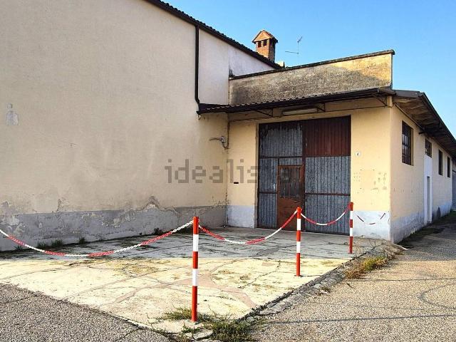 Capannone in vendita di 190 m² in Piazza Martiri della Libertà, 4