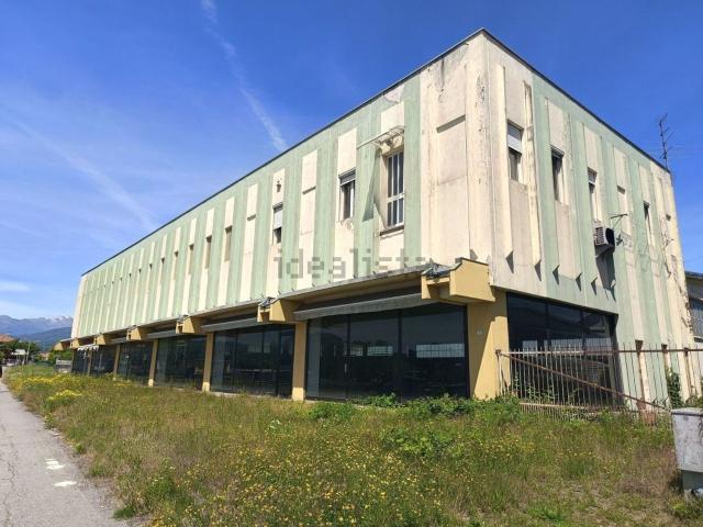 Capannone in vendita di 1914 m² in Via Maghetto, 103