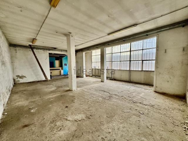 Capannone in vendita di 192 m² in Via Carlo Mascaretti