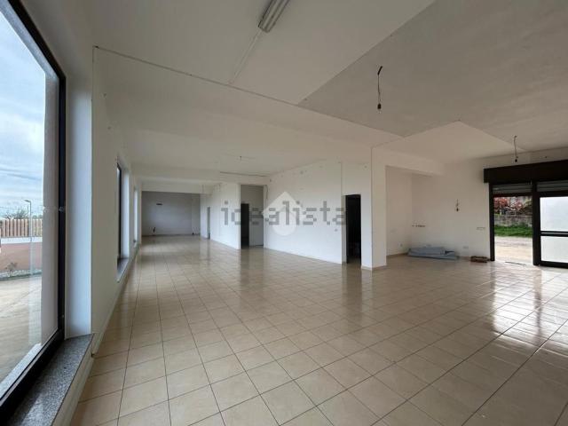 Capannone in vendita di 193 m² in Via Italia, 1