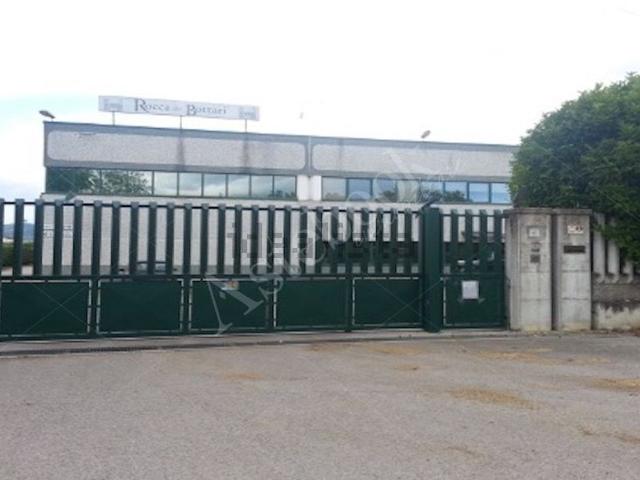 Capannone in vendita di 1944 m²