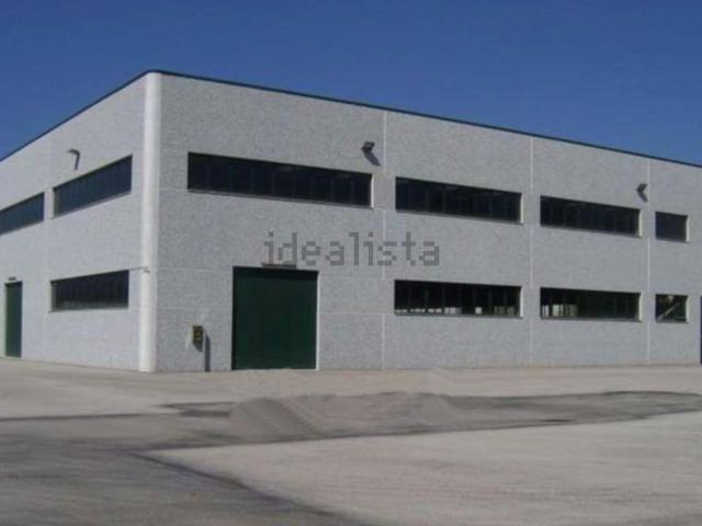 Capannone in vendita di 1960 m²
