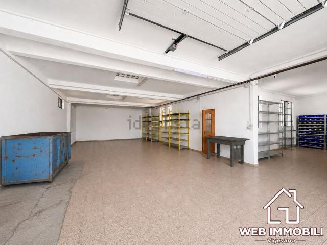 Capannone in vendita di 196 m² in Via Isonzo