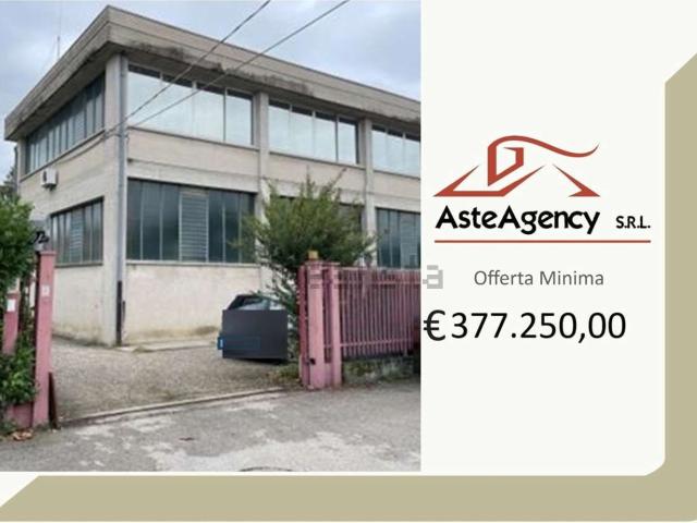 Capannone in vendita di 1979 m² in Via Nazario Sauro, 22