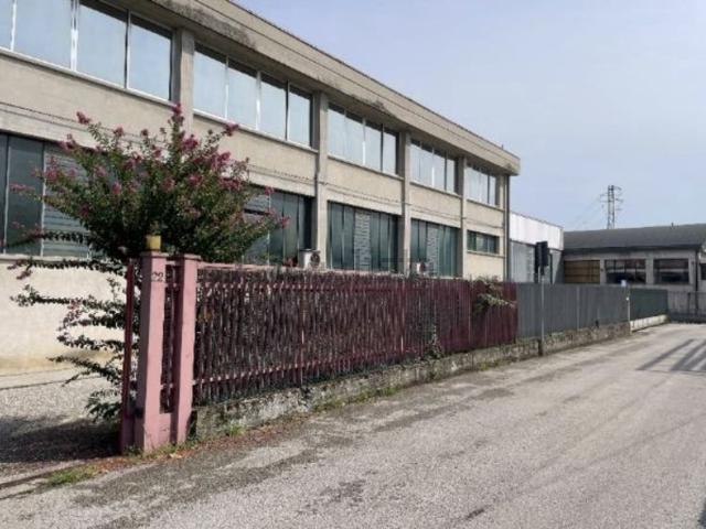 Capannone in vendita di 1979 m² in Via Nazario Sauro