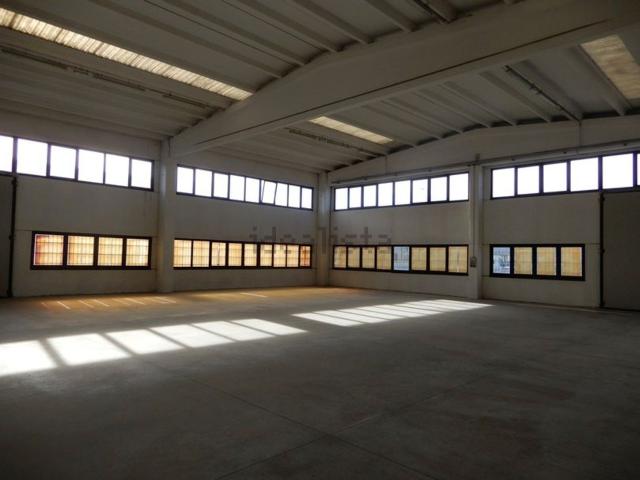Capannone in vendita di 1980 m² in Via San Nicolò, 2174