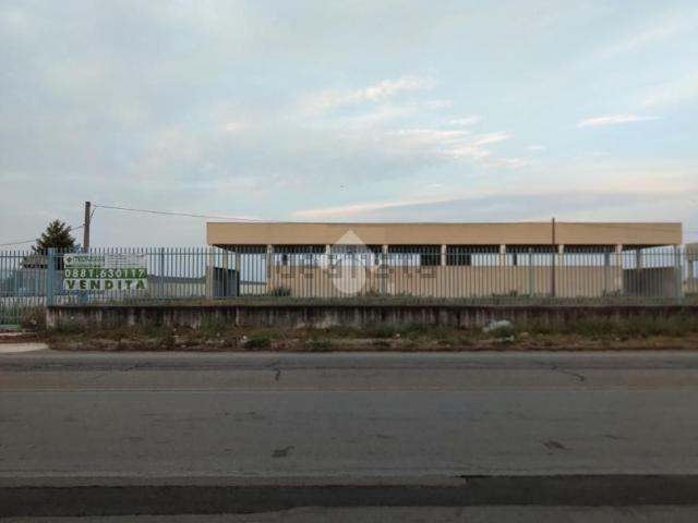 Capannone in vendita di 20000 m² in Via Cerignola