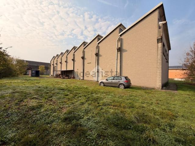 Capannone in vendita di 2000 m²