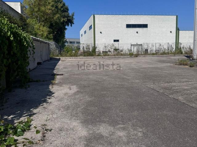 Capannone in vendita di 2000 m² in Contrada Cerreto
