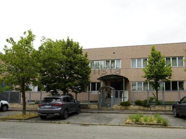 Capannone in vendita di 2000 m² in Via Carlo Pittara, 30