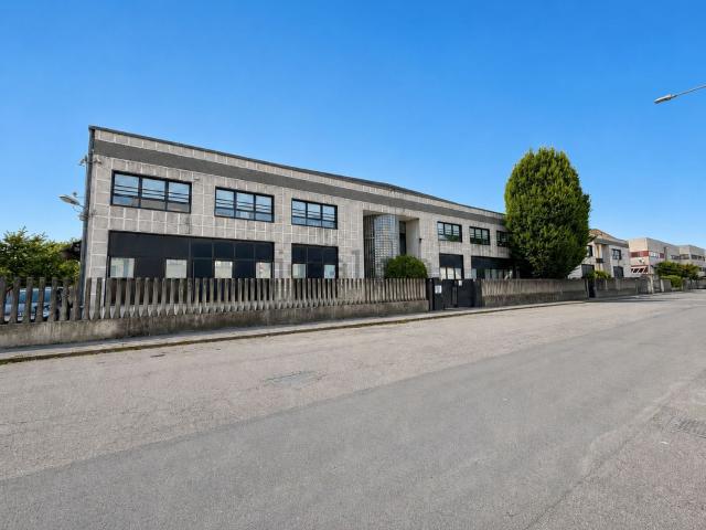 Capannone in vendita di 2000 m² in Via Cesare Pavese, 11