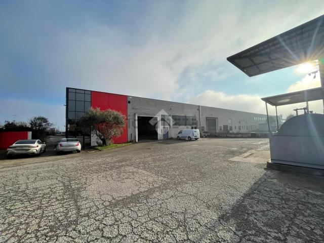 Capannone in vendita di 2000 m² in Via Louis Blériot, 15
