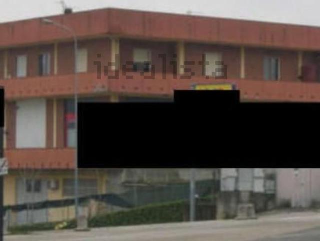 Capannone in vendita di 2000 m² in Via Pierino Testore, 66