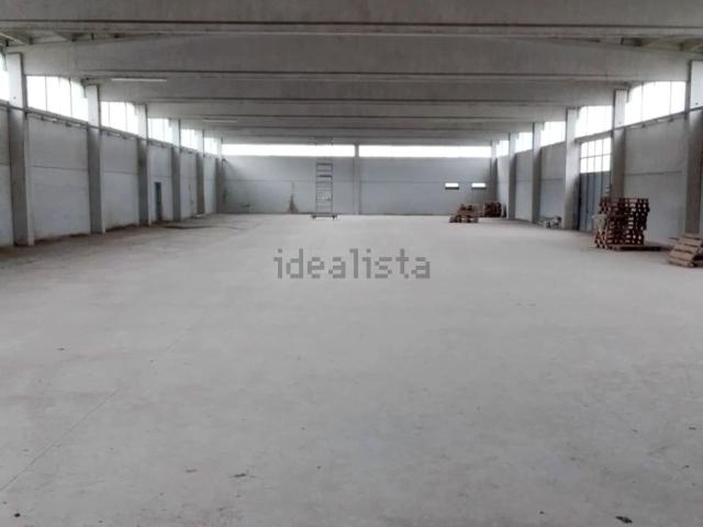 Capannone in vendita di 2000 m² in Via Prati