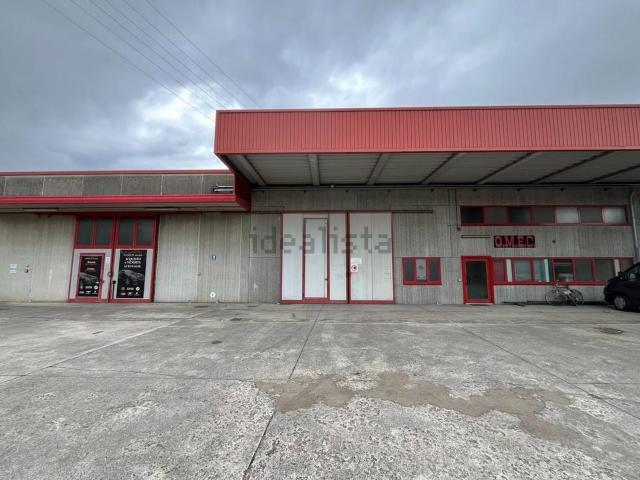 Capannone in vendita di 2001 m² in Via Crearo