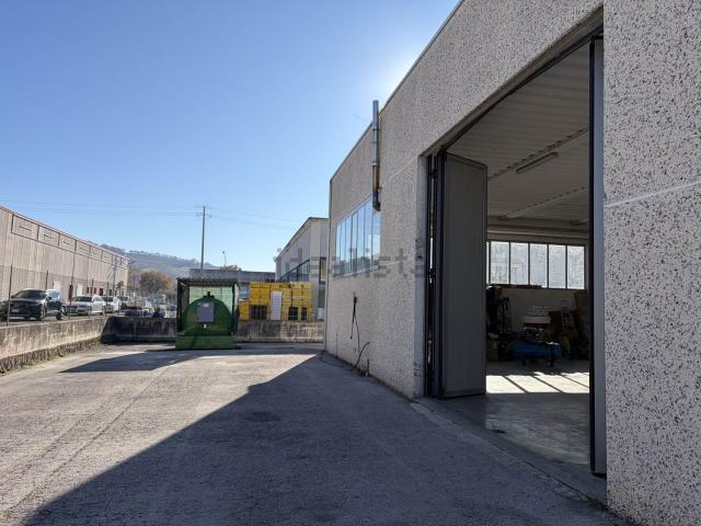 Capannone in vendita di 200 m²