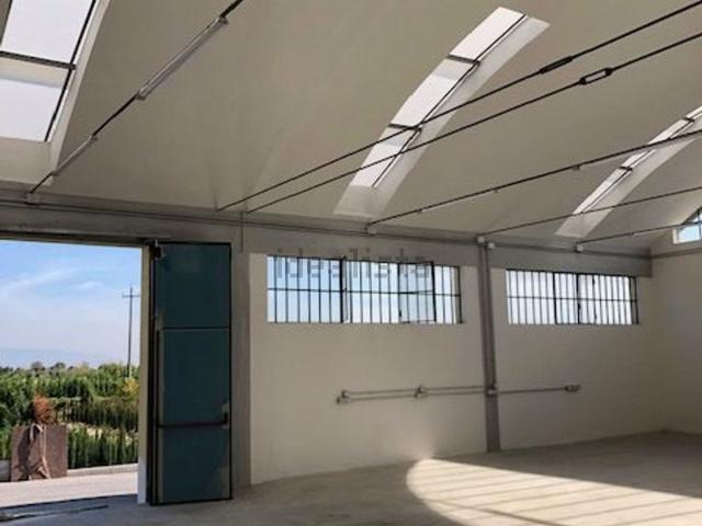 Capannone in vendita di 200 m² in Via Albert Bruce Sabin, 110