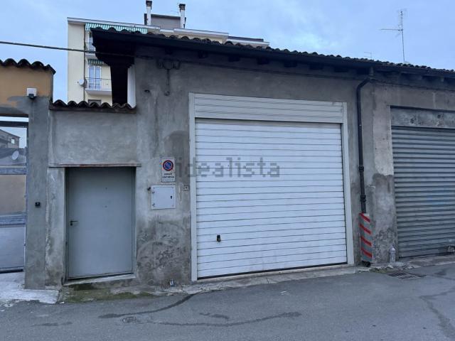 Capannone in vendita di 200 m² in Via Augusto Balsamo, 4