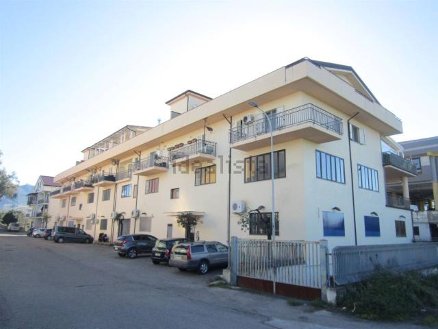 Capannone in vendita di 200 m² in Via Baltia, 31