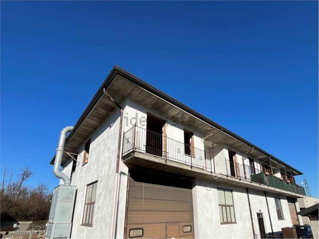Capannone in vendita di 200 m² in Via I Maggio