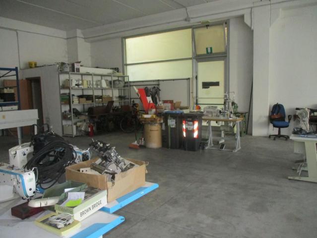 Capannone in vendita di 200 m² in Via Salvo D&apos Acquisto