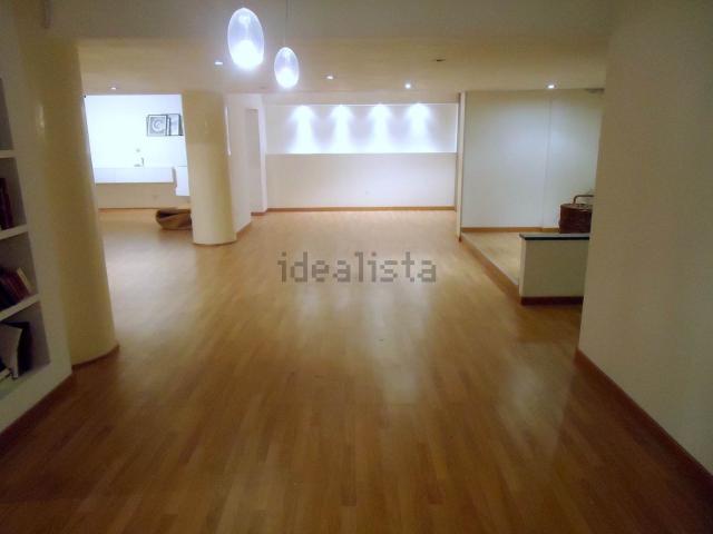 Capannone in vendita di 200 m² in Via Sarzana