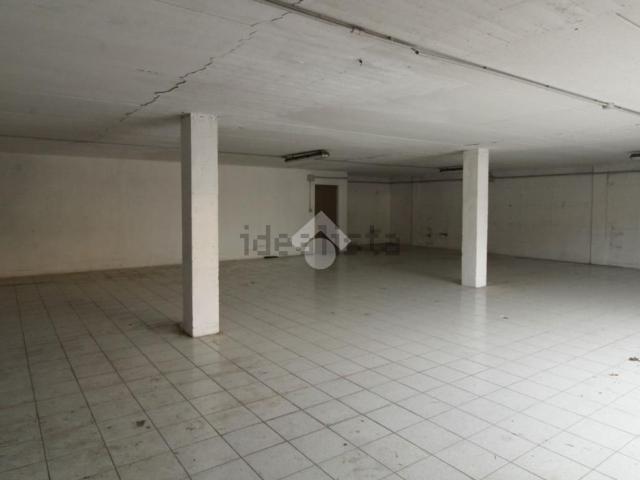 Capannone in vendita di 200 m² in Via Toscana