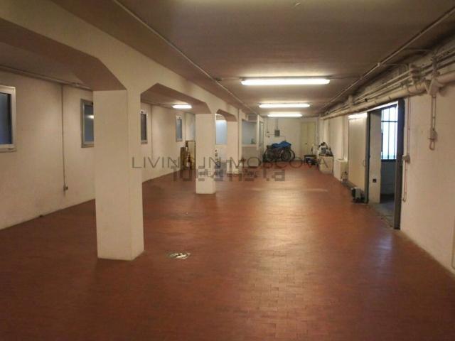 Capannone in vendita di 200 m² in Corso Sempione
