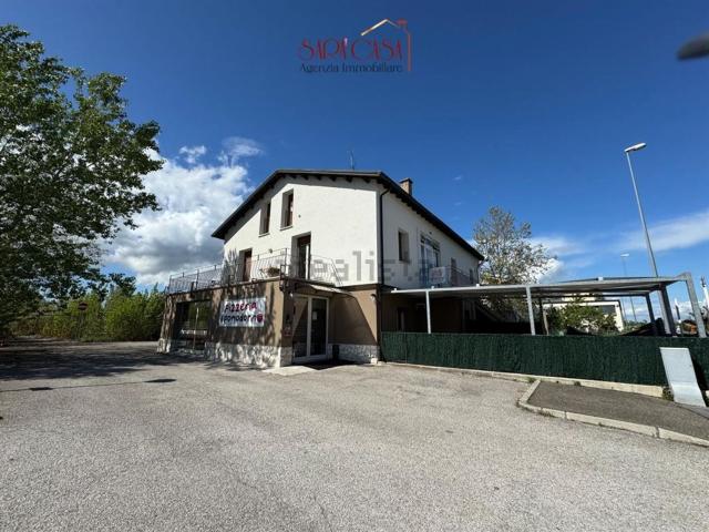 Capannone in vendita di 201 m² in Via Argine San Paolo