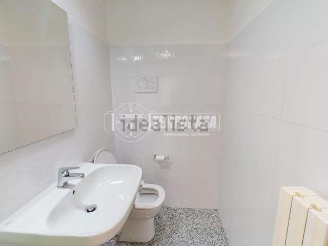 Capannone in vendita di 201 m² in Via Piave, 51