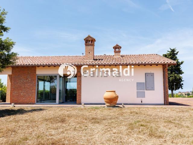 Capannone in vendita di 2025 m² in Via Onofrio di Paolo, 13