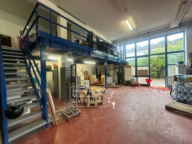 Capannone in vendita di 202 m² in Via dei Calzolai, 100