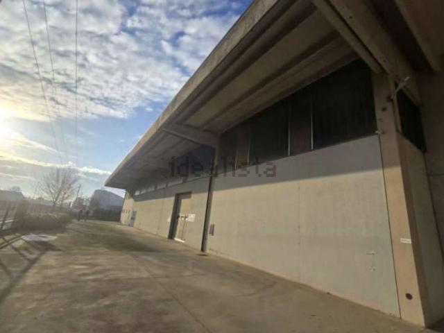 Capannone in vendita di 2036 m² in Via Gamberon