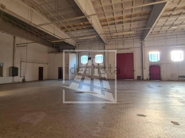 Capannone in vendita di 2046 m² in Via Antonio Tegani, 2