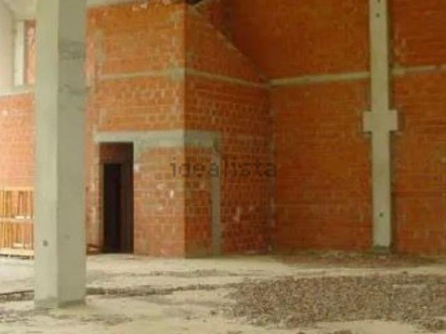 Capannone in vendita di 2055 m² in Strada Acqui