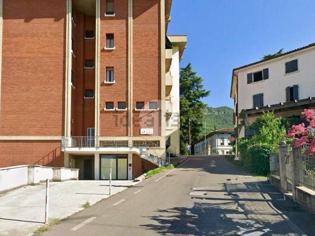 Capannone in vendita di 207 m² in Via Monsignor Giuseppe Crosatti, 6
