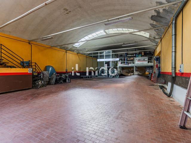 Capannone in vendita di 207 m² in Via XXV Aprile