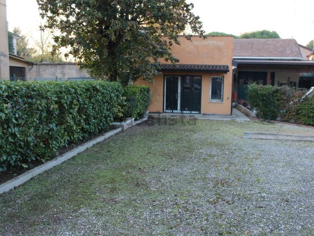 Capannone in vendita di 210 m² in Via Bastia
