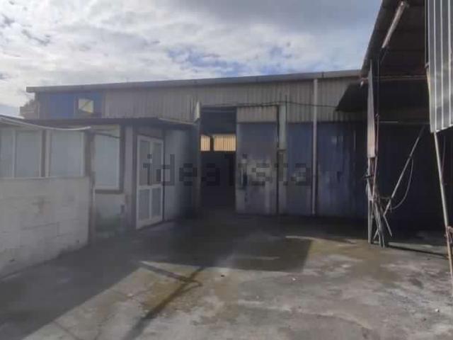 Capannone in vendita di 210 m² in Via Galatioto, 95