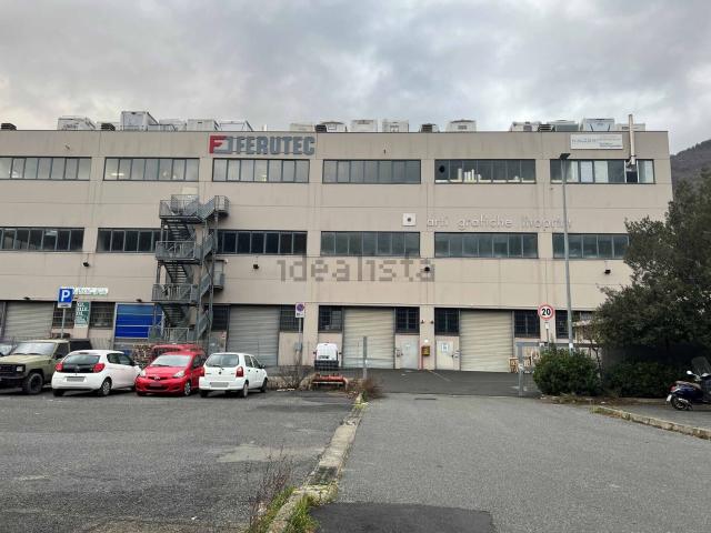 Capannone in vendita di 210 m² in Via Geirato