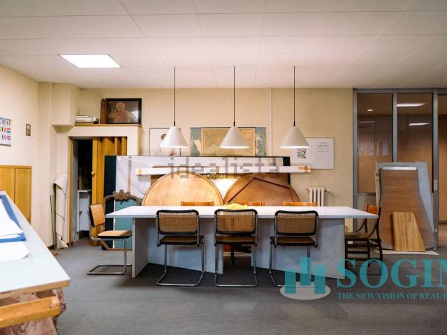 Capannone in vendita di 2112 m² in Via Dalmazia, 4